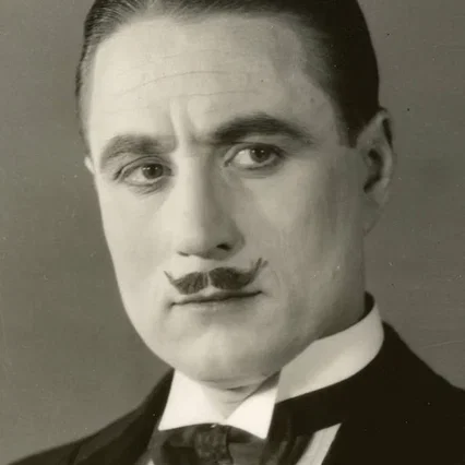  Syd Chaplin