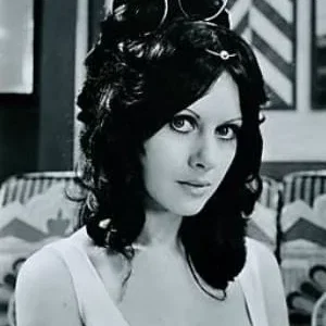  Valli Kemp