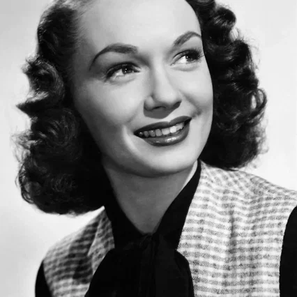  Gloria Henry