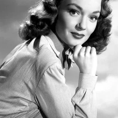  Gloria Henry