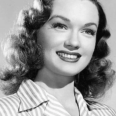  Gloria Henry