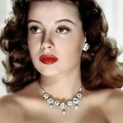  Gloria Henry