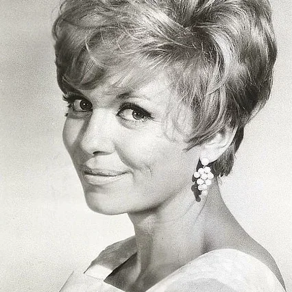  Ann Elder
