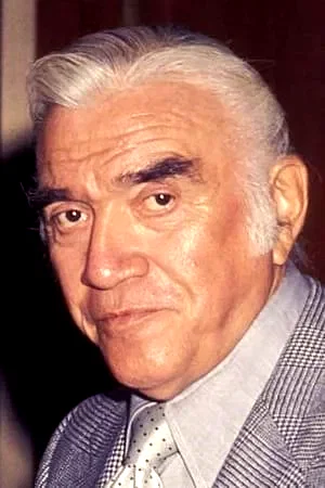  Lorne Greene