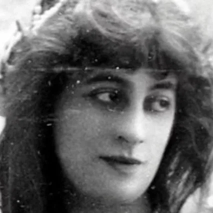  Suzanne Munte
