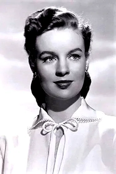  Helena Carter
