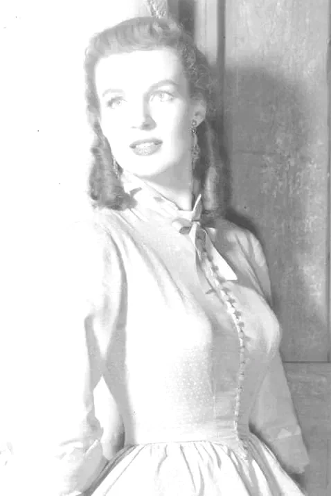  Helena Carter