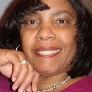  Edith Peters