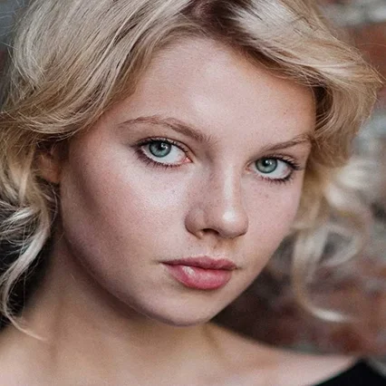  Ella Newton