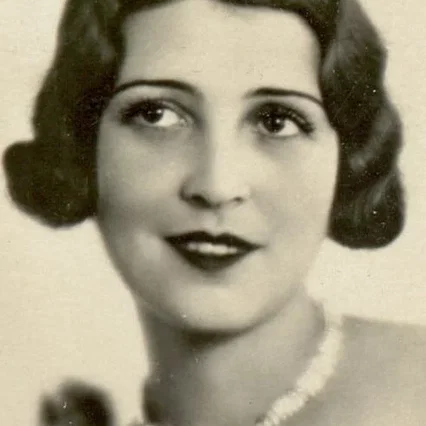  Claire Rommer