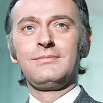  Barrie Ingham