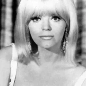  Carol Wayne