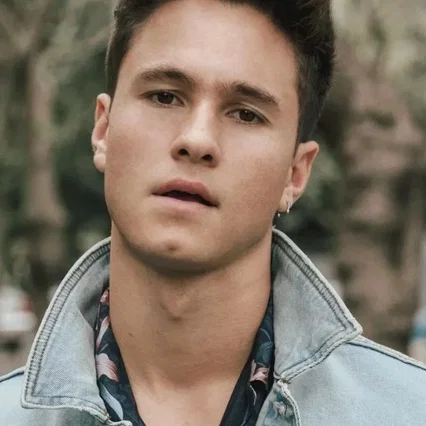  Michael Ronda