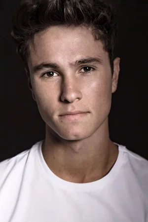  Michael Ronda photo