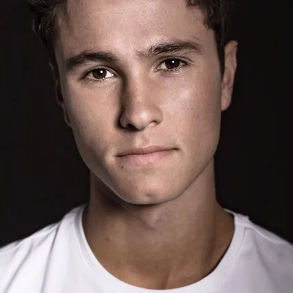 Michael Ronda