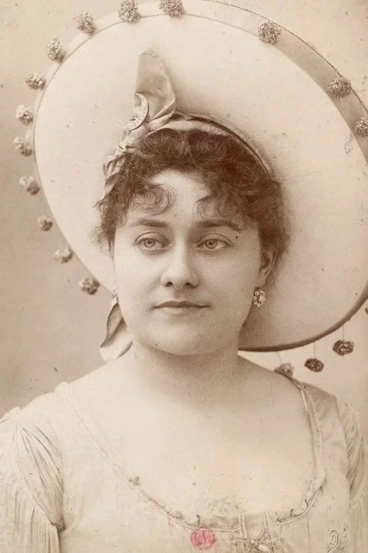  Marie Montbazon