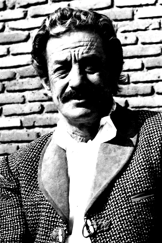  Mario Almada