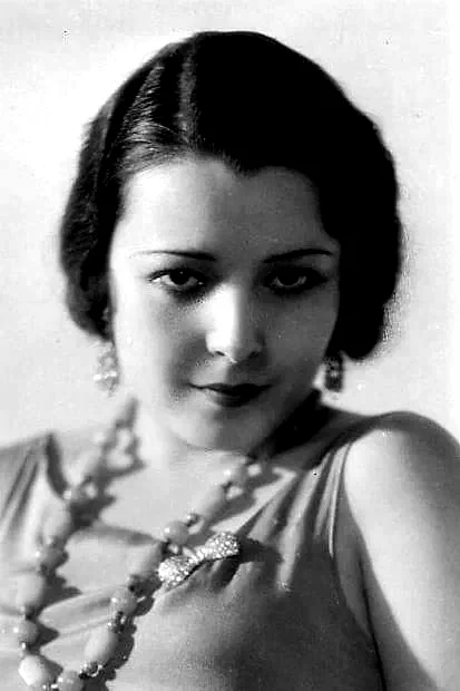  Lupita Tovar