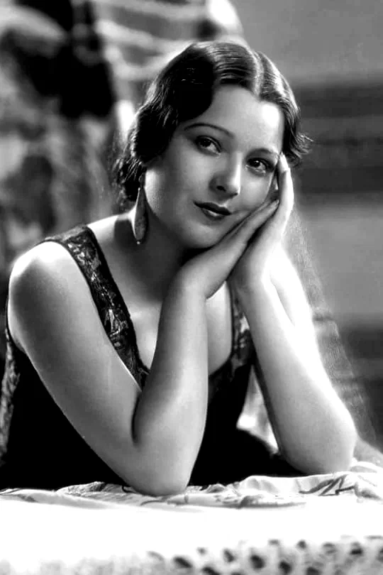  Lupita Tovar