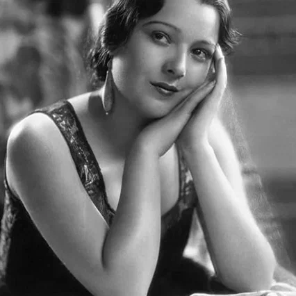  Lupita Tovar
