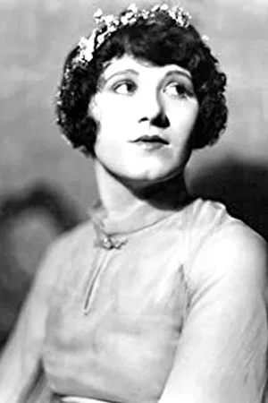  Estelle Clark photo