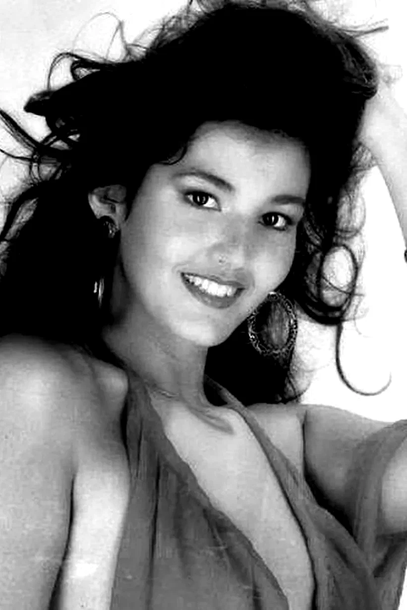  Roberta Close