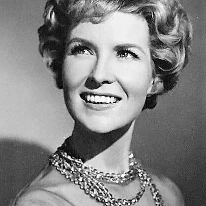  Julia Meade