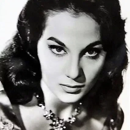  Mara Cruz