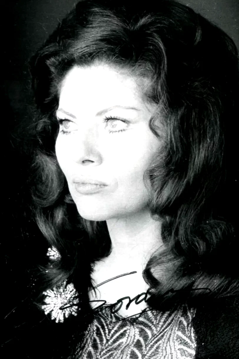  Soraya Esfandiary-Bakhtiari