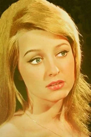  Ivy Holzer
