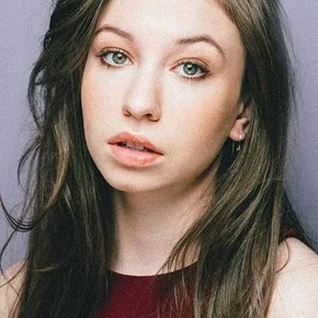 Photo star :  Katelyn Nacon