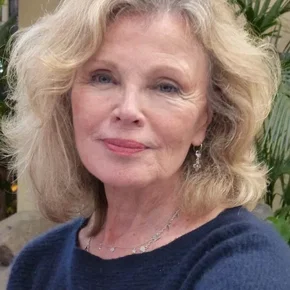 Photo star :  Marta Kristen
