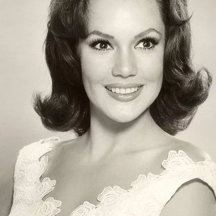  Mary Ann Mobley