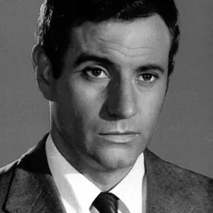  Arturo Fernandez