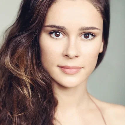  Bella Dayne