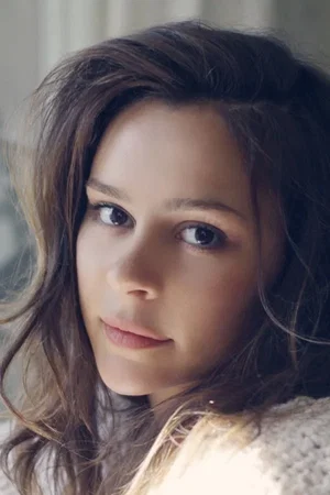  Bella Dayne