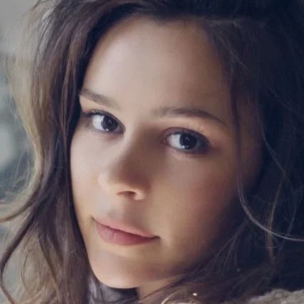  Bella Dayne