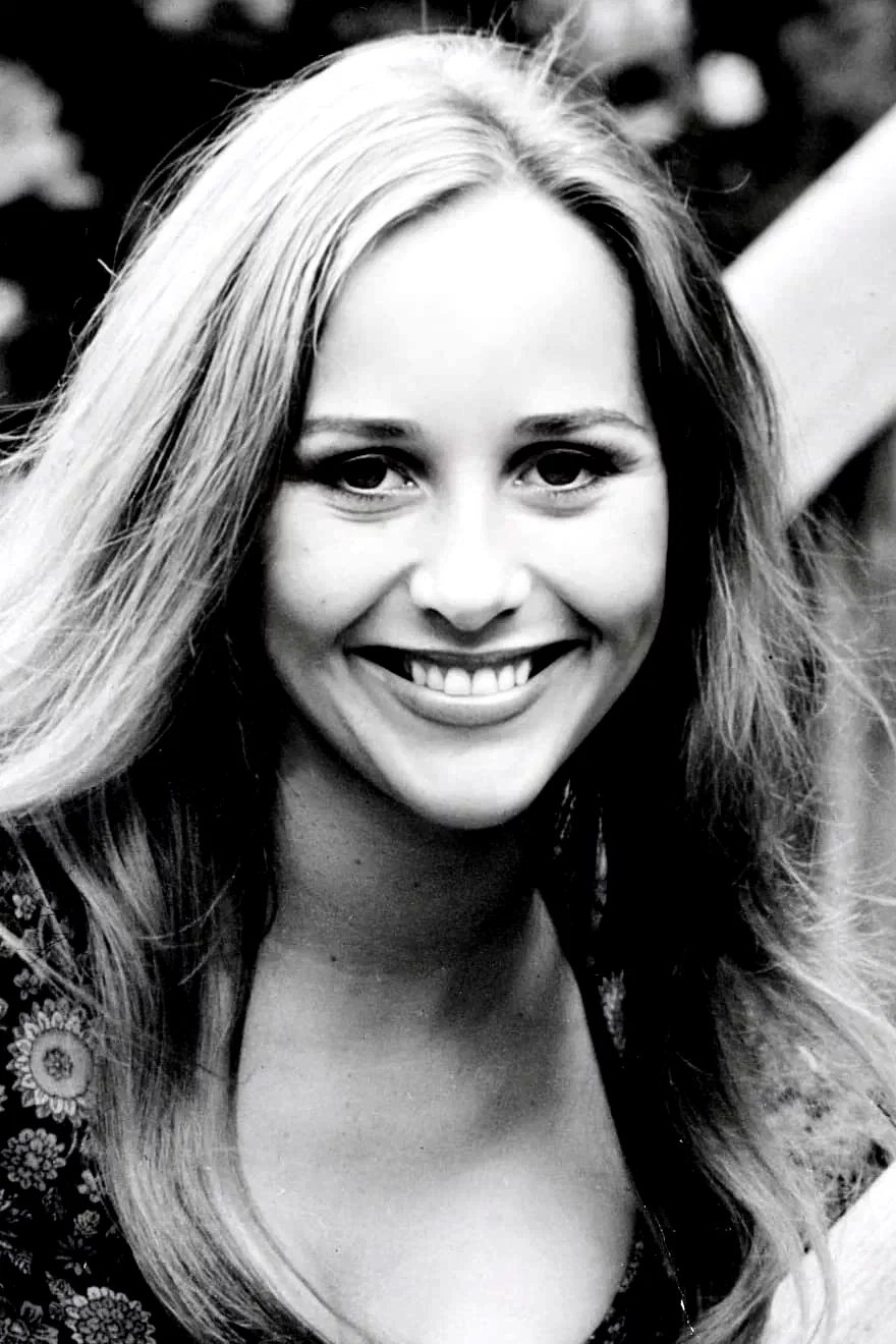 Hilary  Dwyer