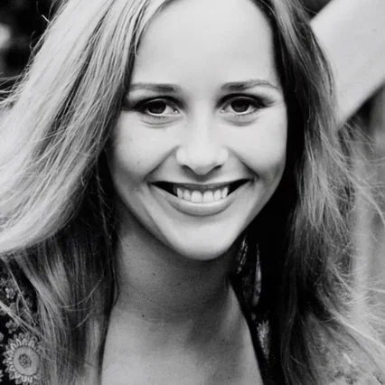 Hilary  Dwyer