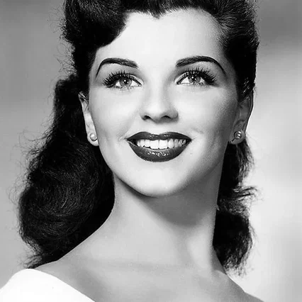  Lisa Gaye