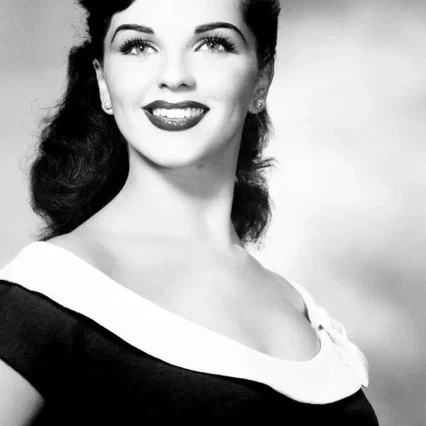  Lisa Gaye