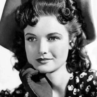  Lois Andrews