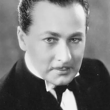  Leslie Perrins
