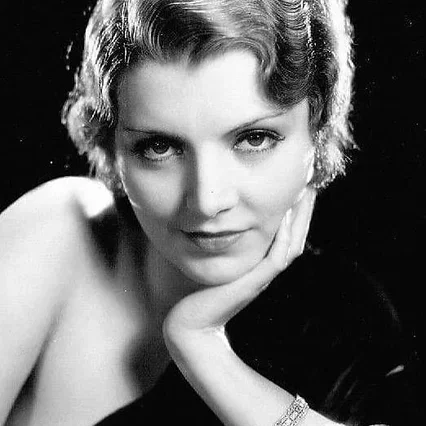  Peggy Shannon