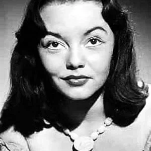  Gloria Saunders