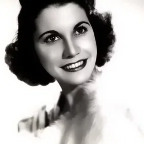 Photo star :  Maxene Andrews