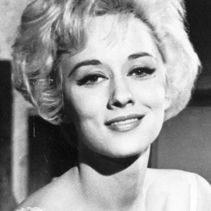  Carole Lesley