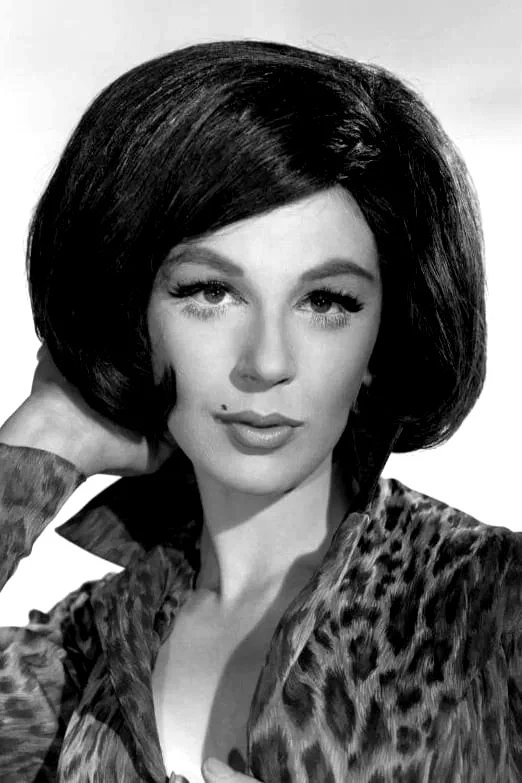  Fenella Fielding