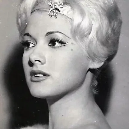 Gisla Paradis