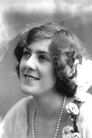  Cicely Coutrneidge